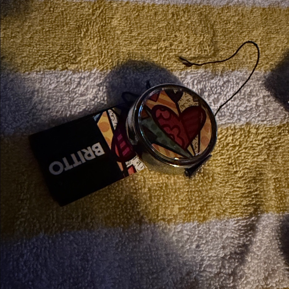 Romero Britto with red, yellow blue pillbox. Rare! - Picture 5 of 8